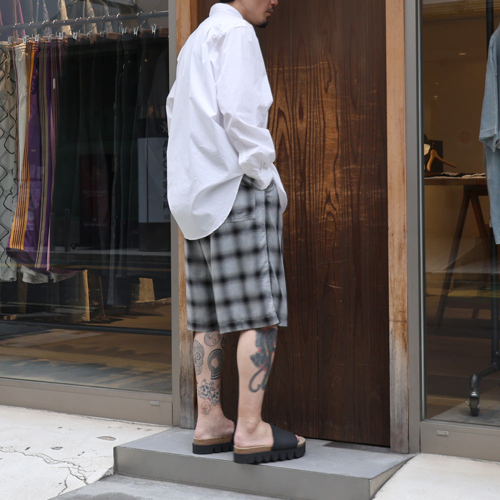 3TUCKED CROP SHORTS