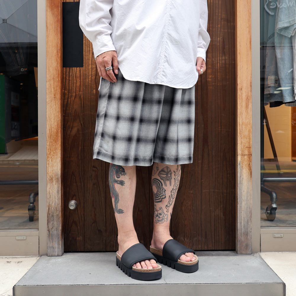 3TUCKED CROP SHORTS