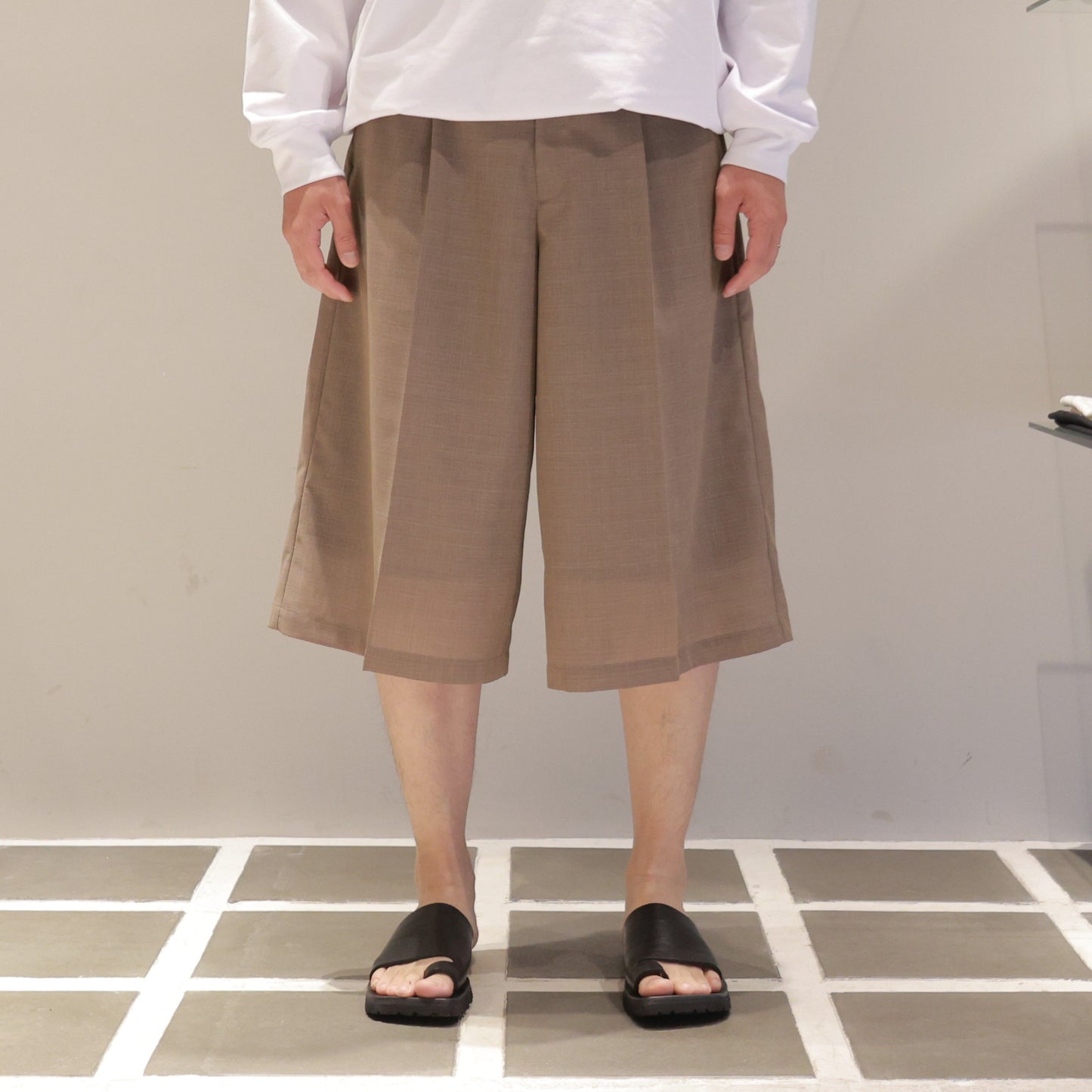 TUCK WIDE SHORTS C