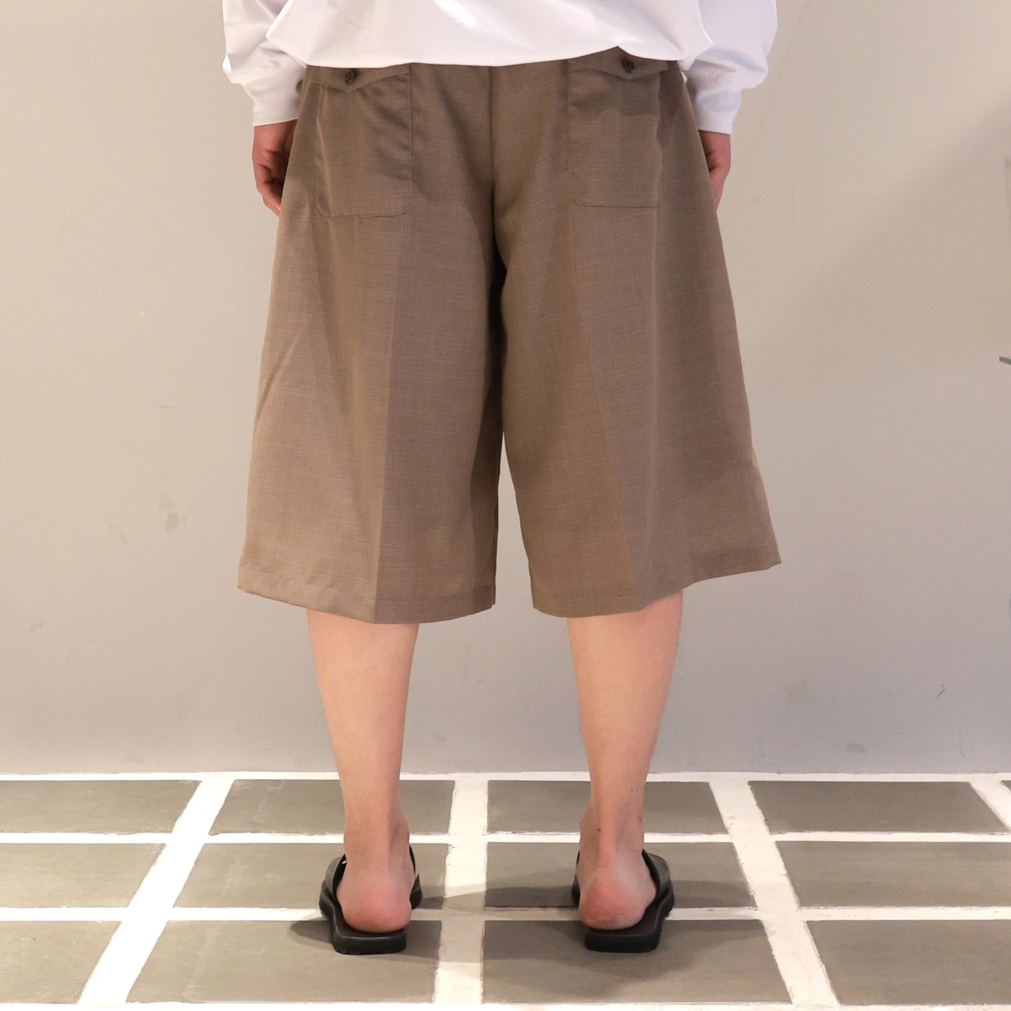 TUCK WIDE SHORTS C