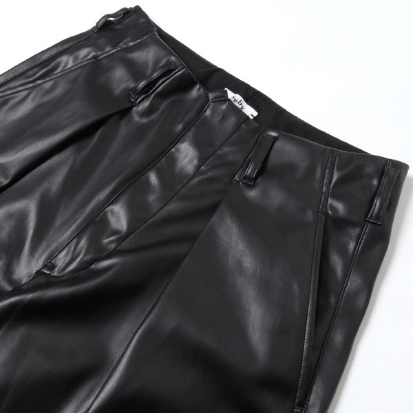 TUCK BAGGY - Washable Light Leather -