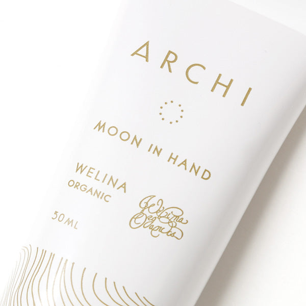 ARCHI×WELINA MOON IN HAND
