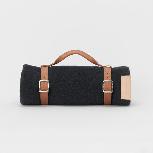 thick wool blanket M
