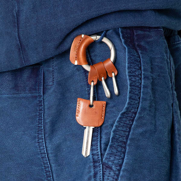 ROUND CARABINER KEY RING OILED COW LEATHER