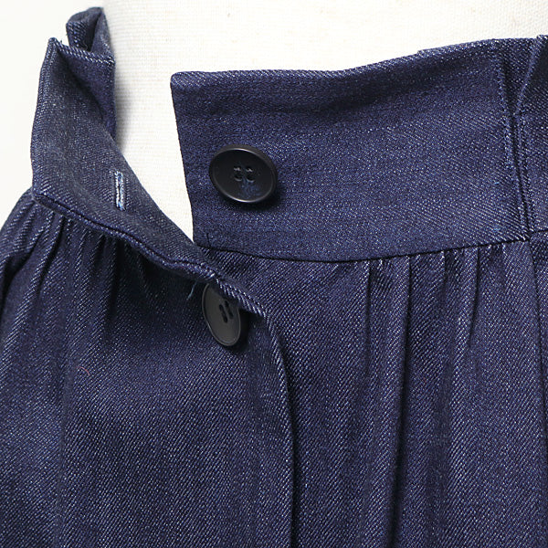 Front button skirt